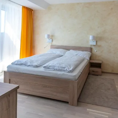 - Luxusni Pro Dve Rodiny S Detmi Apartment Horni Misecky