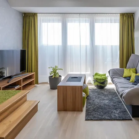 - Luxusni Pro Dve Rodiny S Detmi *