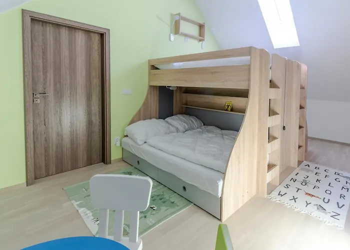 아파트 - Luxusni Pro Dve Rodiny S Detmi *