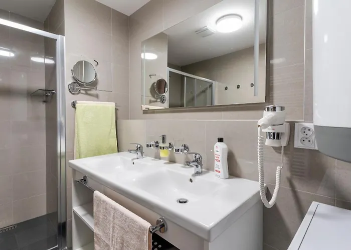 - Luxusni Pro Dve Rodiny S Detmi 아파트